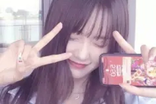 这个坚强面对绝症的少女形象不仅让